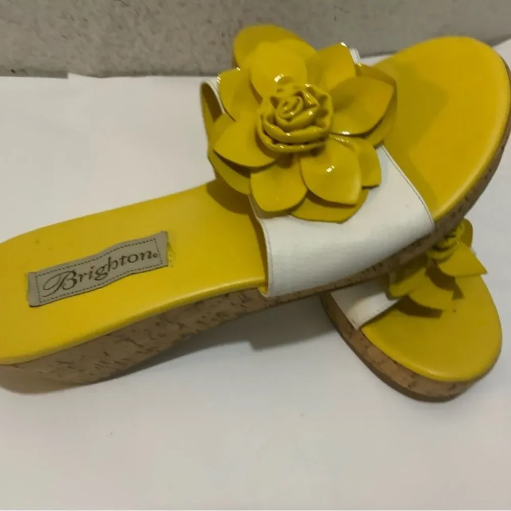 Brighton Helena Women’s Size 9 M  Slide Yellow and White flower leather.